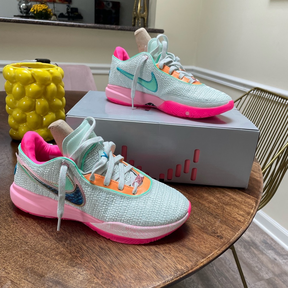 BRAND NEW Nike LeBron XX “Time Machine” size 9.5